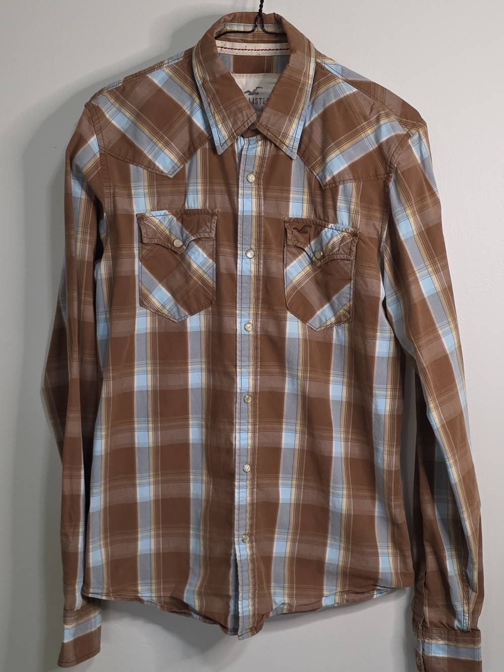 Hollister Men's Brown and Light Blue Plaid Button-Down Shirt